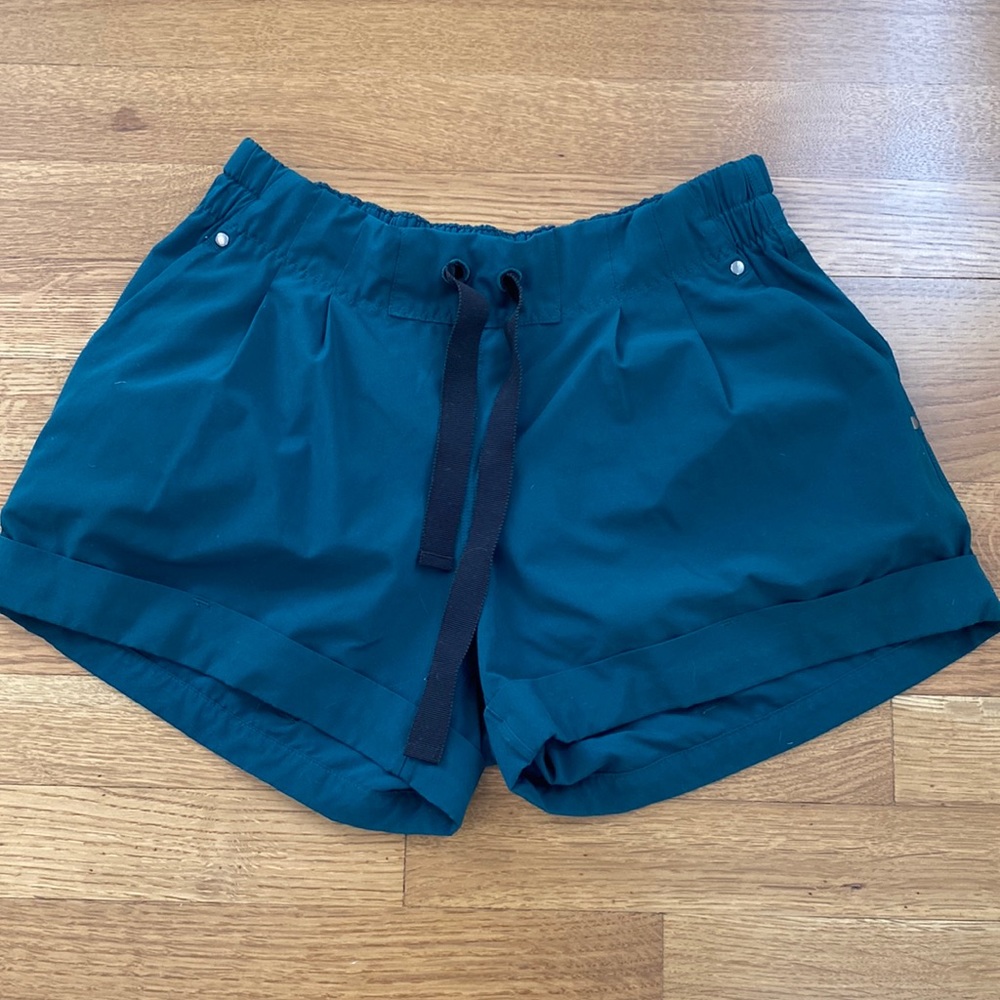 Green Spring break away lululemon shorts